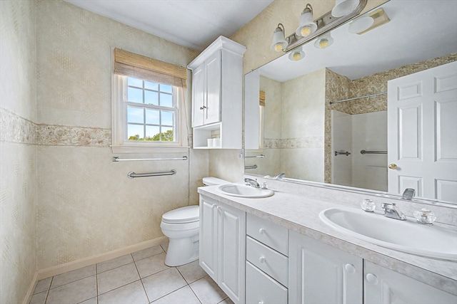 3 Oak View Ter 3, Franklin, MA 02038