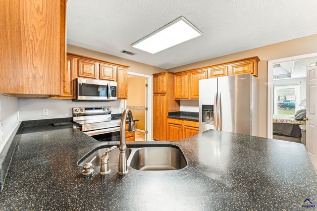 134 Brittany Dr, Perry, GA 31069