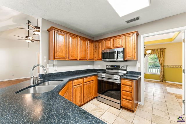 134 Brittany Dr, Perry, GA 31069