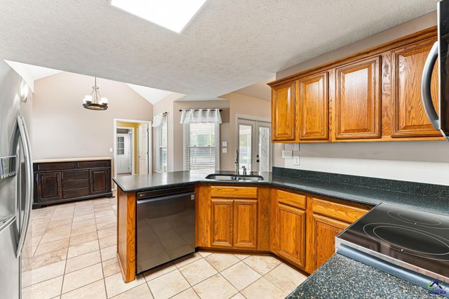 134 Brittany Dr, Perry, GA 31069
