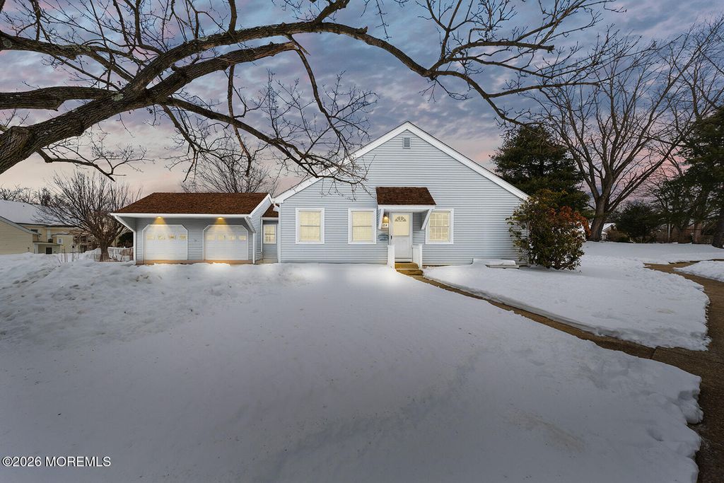 21 Plaza Del Campillo A, Freehold, NJ 07728