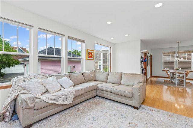 306 Lasalle Street, Vernon Hills, IL 60061