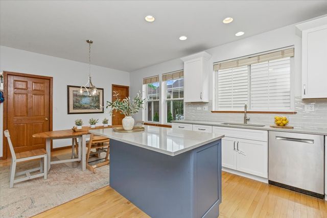 306 Lasalle Street, Vernon Hills, IL 60061