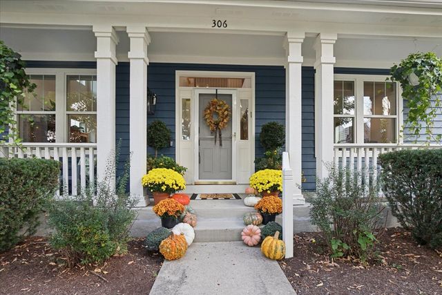 306 Lasalle Street, Vernon Hills, IL 60061