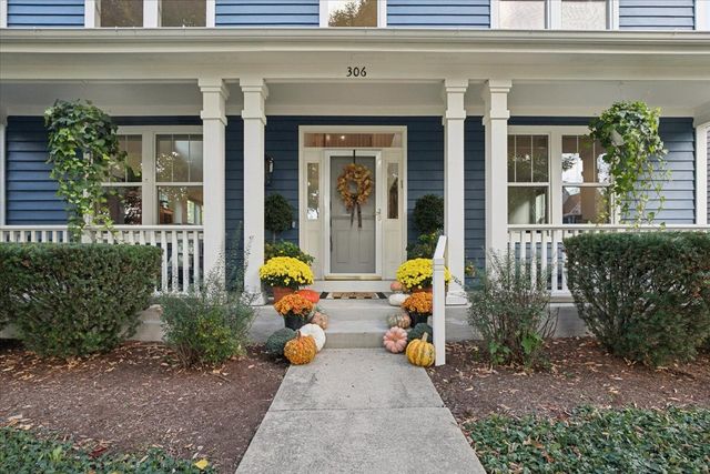 306 Lasalle Street, Vernon Hills, IL 60061