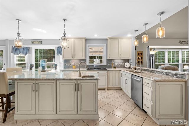 1233 Red Oak Plantation Drive, Ballwin, MO 63021