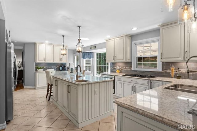 1233 Red Oak Plantation Drive, Ballwin, MO 63021