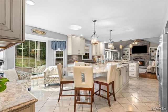 1233 Red Oak Plantation Drive, Ballwin, MO 63021