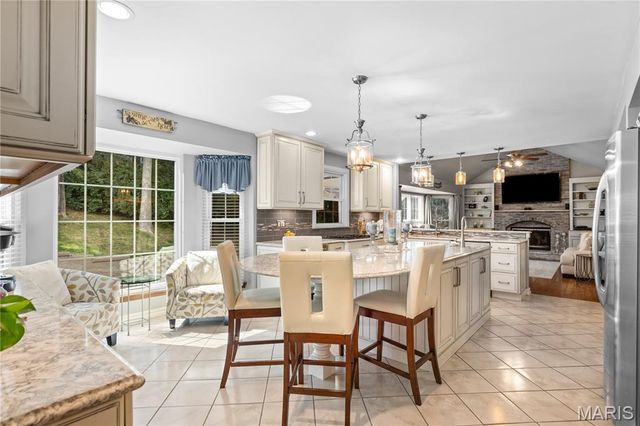 1233 Red Oak Plantation Drive, Ballwin, MO 63021