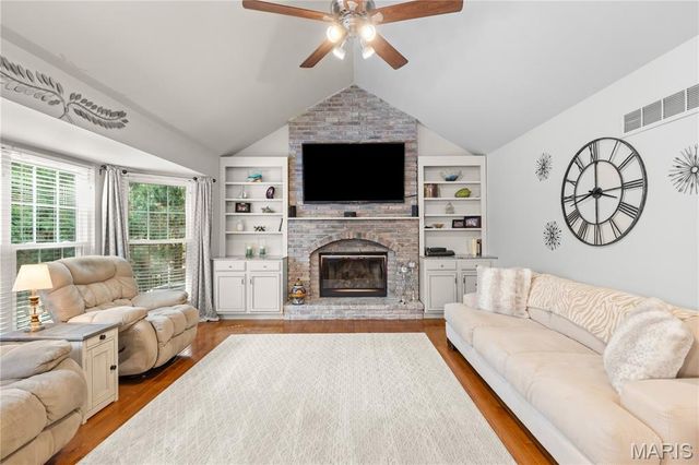 1233 Red Oak Plantation Drive, Ballwin, MO 63021