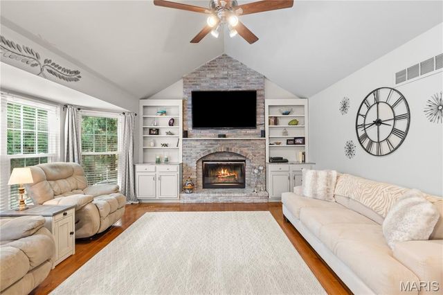 1233 Red Oak Plantation Drive, Ballwin, MO 63021