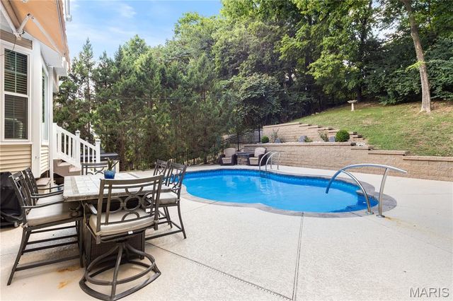 1233 Red Oak Plantation Drive, Ballwin, MO 63021