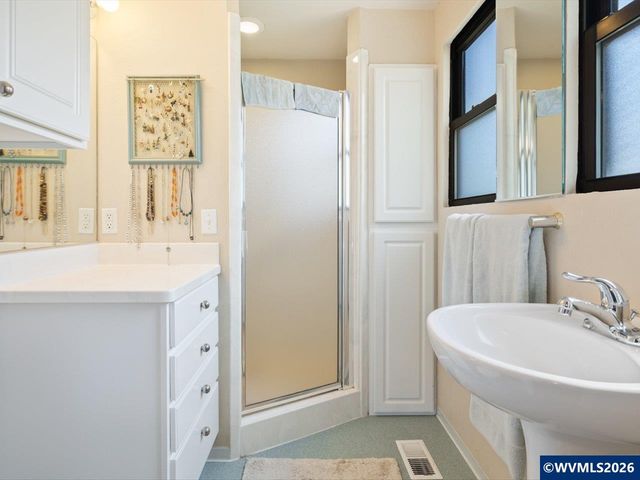 2250 NW Highland Dr, Corvallis, OR 97330