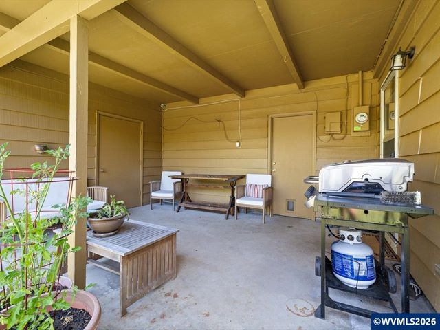 2250 NW Highland Dr, Corvallis, OR 97330