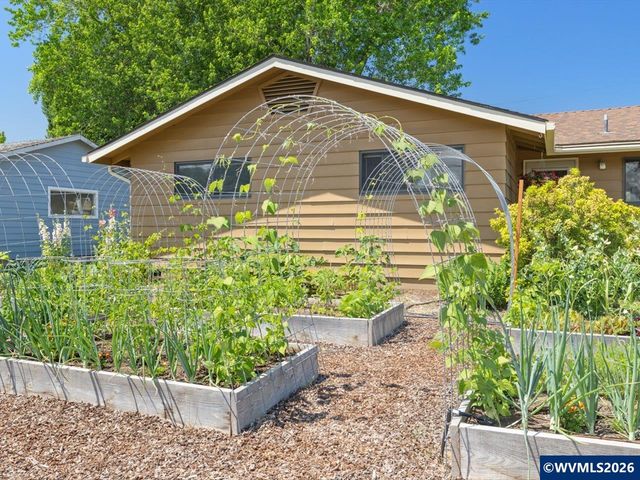 2250 NW Highland Dr, Corvallis, OR 97330