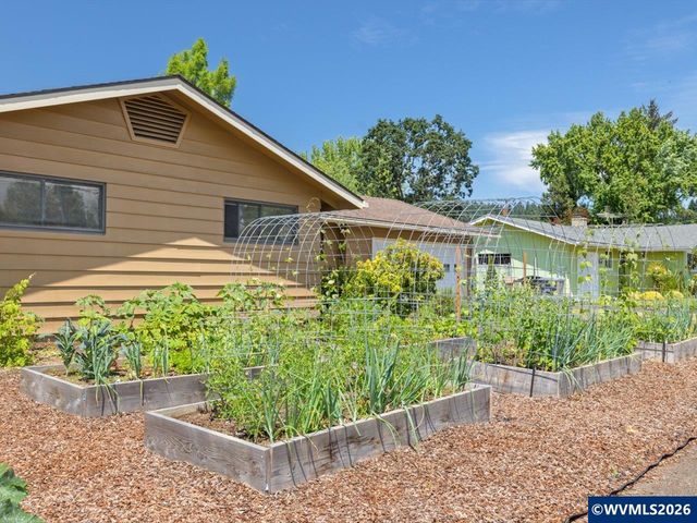 2250 NW Highland Dr, Corvallis, OR 97330