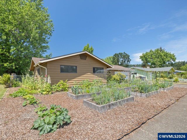 2250 NW Highland Dr, Corvallis, OR 97330