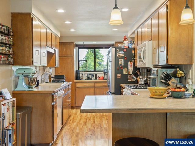 2250 NW Highland Dr, Corvallis, OR 97330
