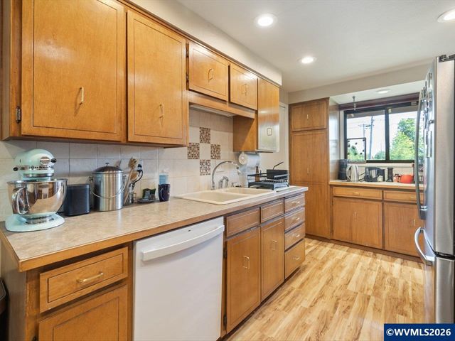 2250 NW Highland Dr, Corvallis, OR 97330