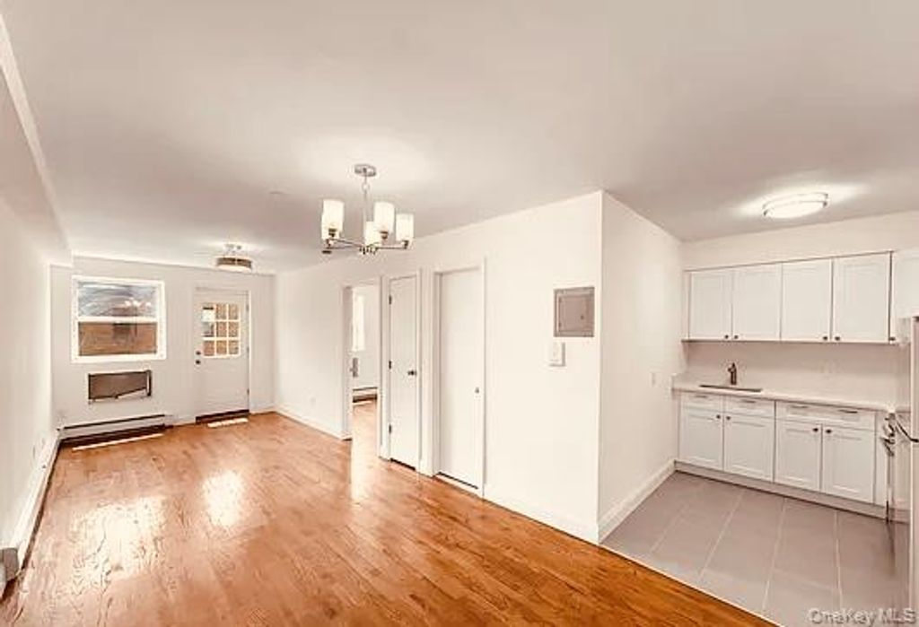 14102 Pershing Crescent 4, Briarwood, NY 11435
