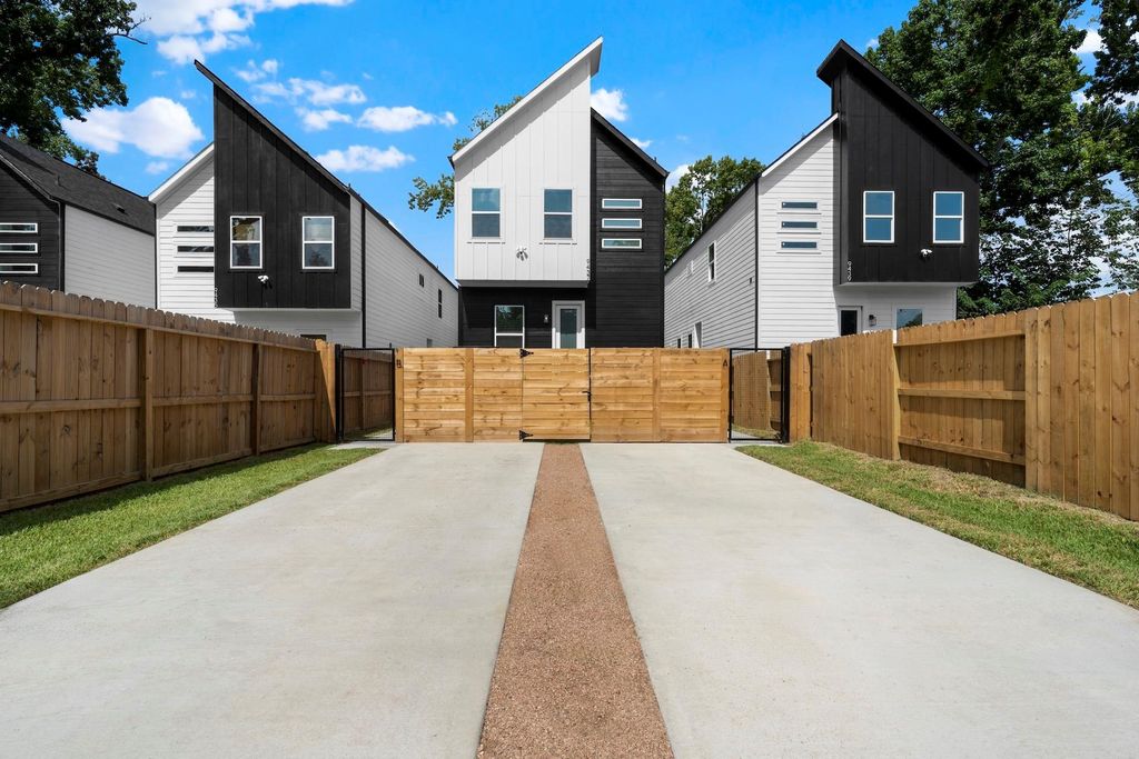 9437 Pembrook Street A, Houston, TX 77016