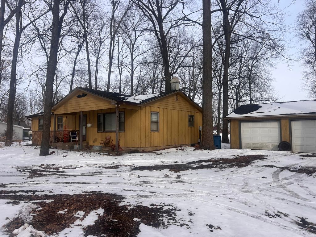 645 S 150 E, Kouts, IN 46347