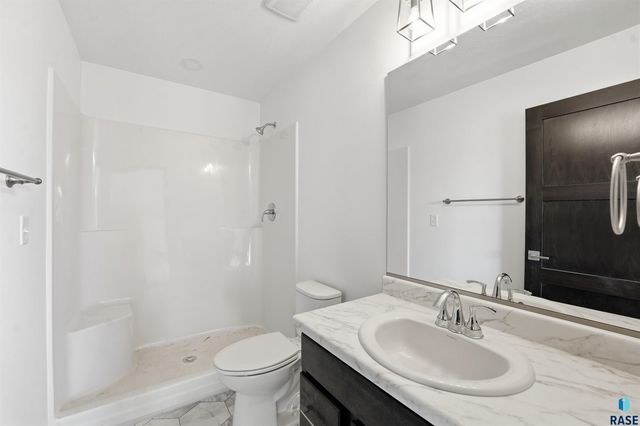 7004 E Brooks Edge Pl Place, Sioux Falls, SD 57110