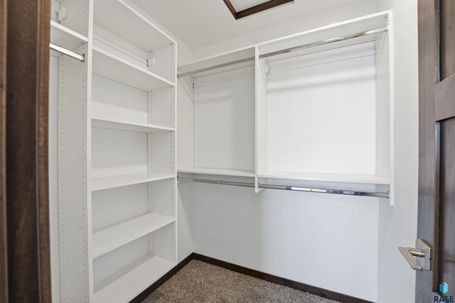 7004 E Brooks Edge Pl Place, Sioux Falls, SD 57110