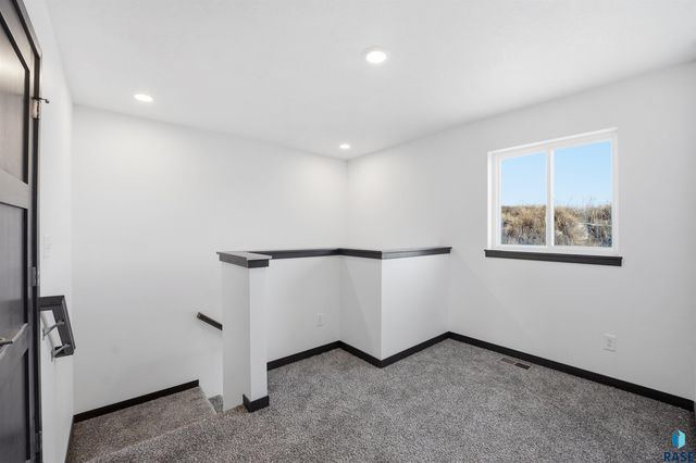 7004 E Brooks Edge Pl Place, Sioux Falls, SD 57110