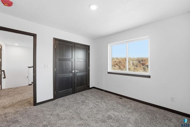 7004 E Brooks Edge Pl Place, Sioux Falls, SD 57110