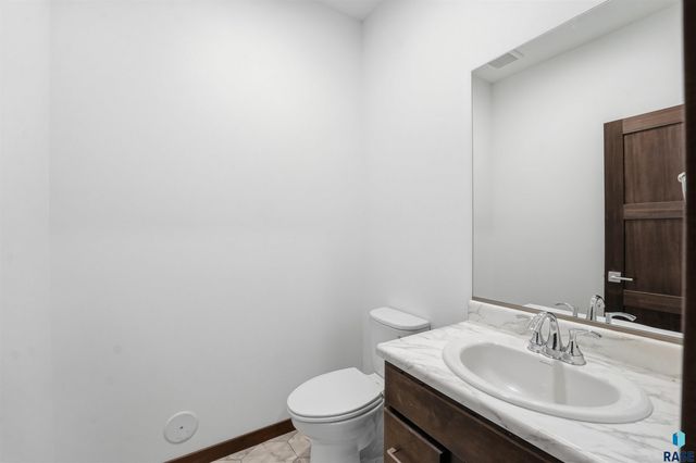 7004 E Brooks Edge Pl Place, Sioux Falls, SD 57110