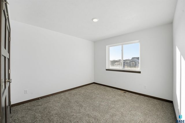 7004 E Brooks Edge Pl Place, Sioux Falls, SD 57110