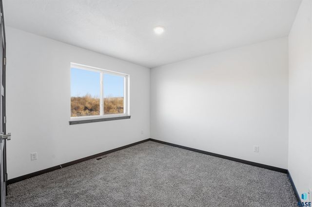 7004 E Brooks Edge Pl Place, Sioux Falls, SD 57110