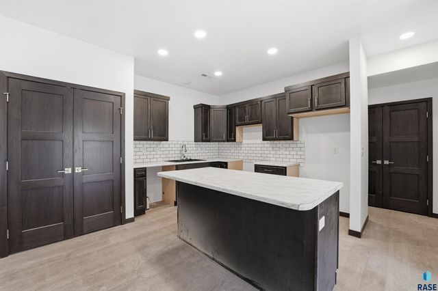 7004 E Brooks Edge Pl Place, Sioux Falls, SD 57110