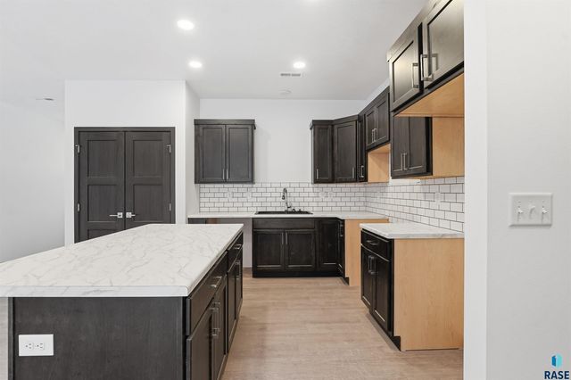 7004 E Brooks Edge Pl Place, Sioux Falls, SD 57110