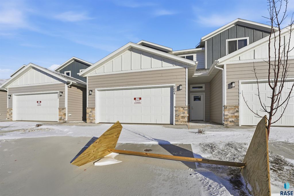 7004 E Brooks Edge Pl Place, Sioux Falls, SD 57110
