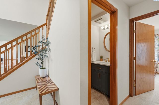 6711 W 20th Ave, Kennewick, WA 99338