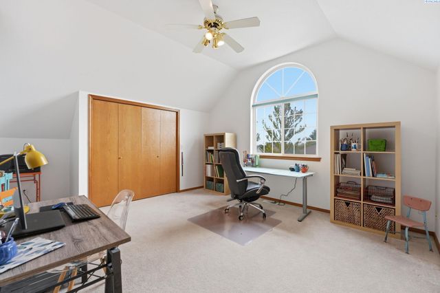 6711 W 20th Ave, Kennewick, WA 99338