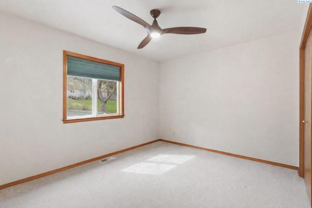 6711 W 20th Ave, Kennewick, WA 99338