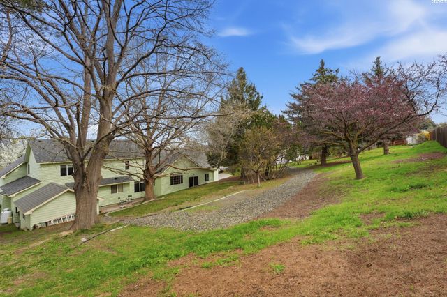 6711 W 20th Ave, Kennewick, WA 99338