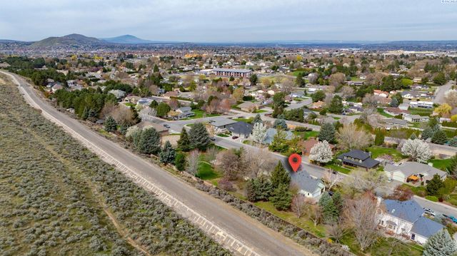 6711 W 20th Ave, Kennewick, WA 99338