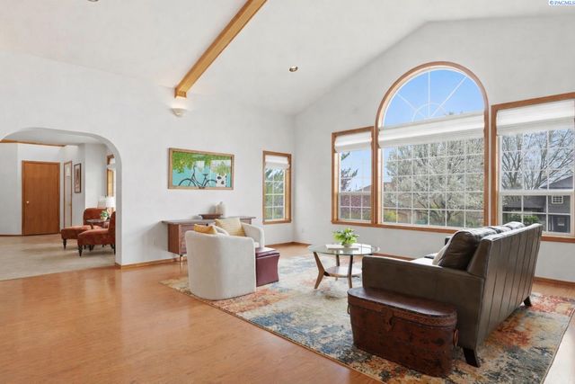 6711 W 20th Ave, Kennewick, WA 99338