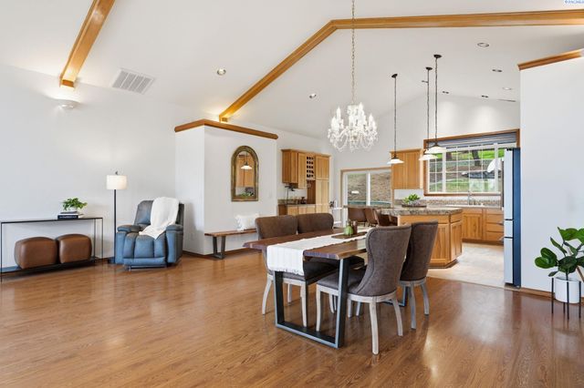 6711 W 20th Ave, Kennewick, WA 99338