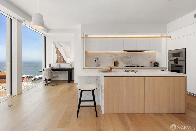 1 Steuart Lane 1704, San Francisco, CA 94105