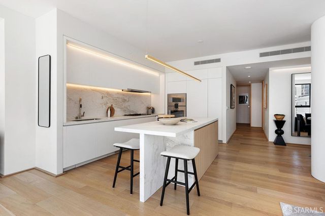 1 Steuart Lane 1704, San Francisco, CA 94105