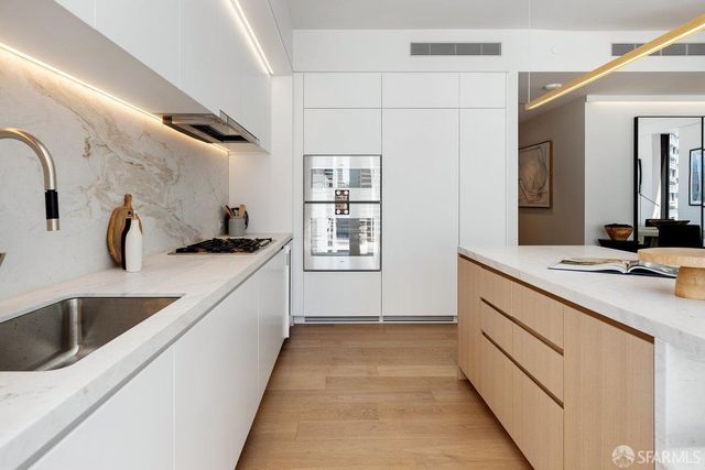 1 Steuart Lane 1704, San Francisco, CA 94105