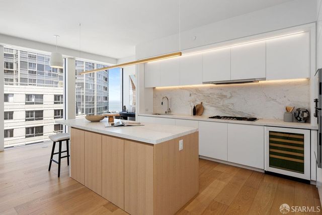 1 Steuart Lane 1704, San Francisco, CA 94105