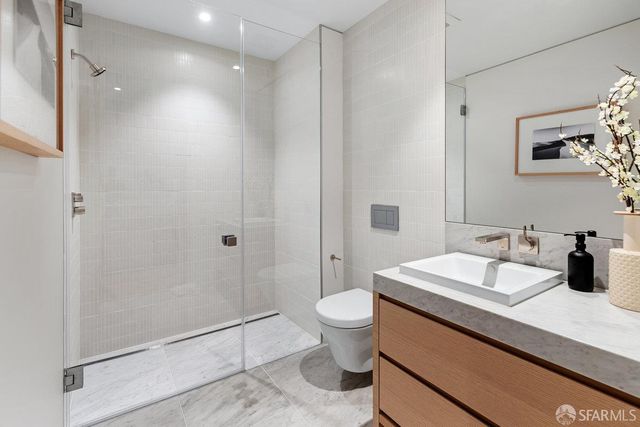 1 Steuart Lane 1704, San Francisco, CA 94105