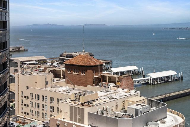 1 Steuart Lane 1704, San Francisco, CA 94105