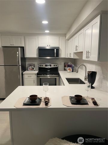 959 Hoquiam Avenue NE, Renton, WA 98059